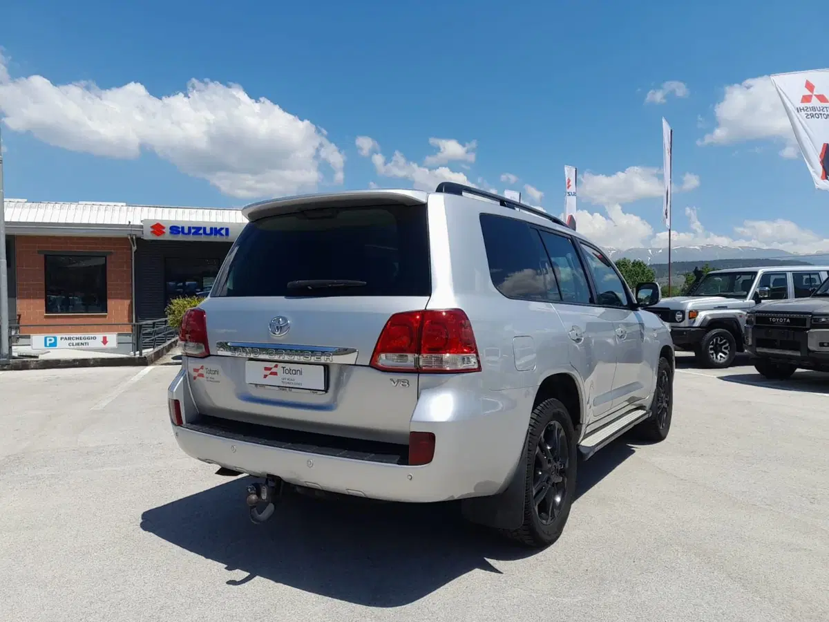 Toyota Land Cruiser V8 usata a L'Aquila (5)