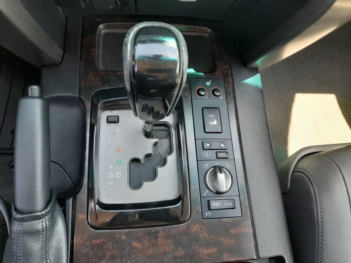 Toyota Land Cruiser V8 usata a L'Aquila (8)