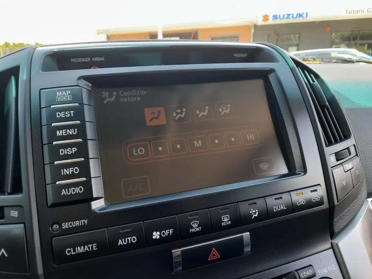 Toyota Land Cruiser V8 usata a L'Aquila (9)