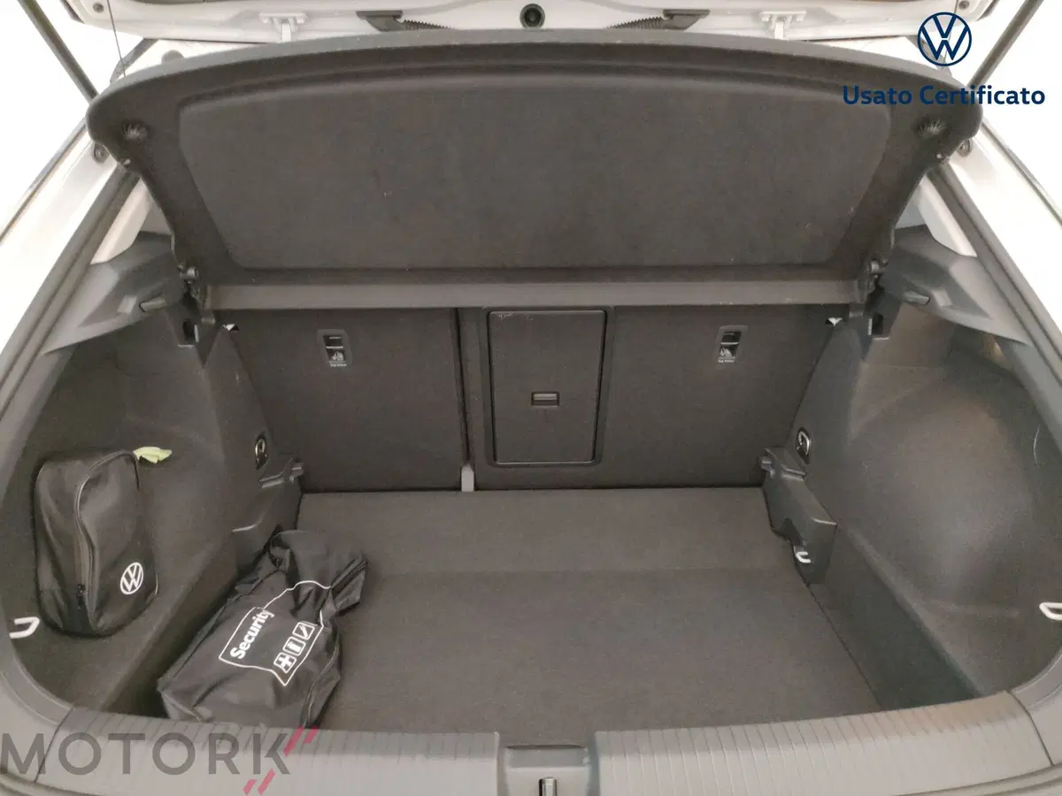 Volkswagen T-Roc usata a Varese (9)