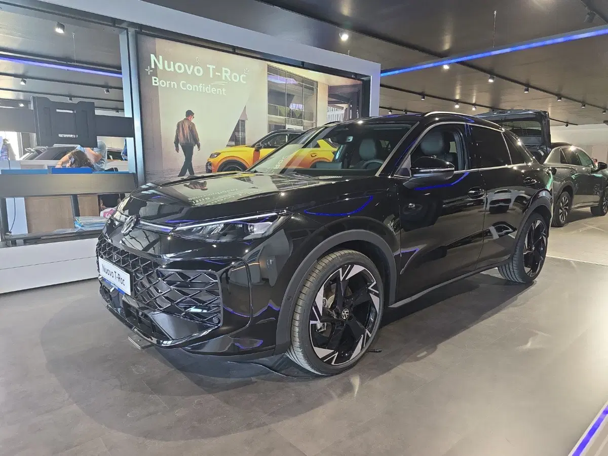 Volkswagen T-Roc nuova a Siena