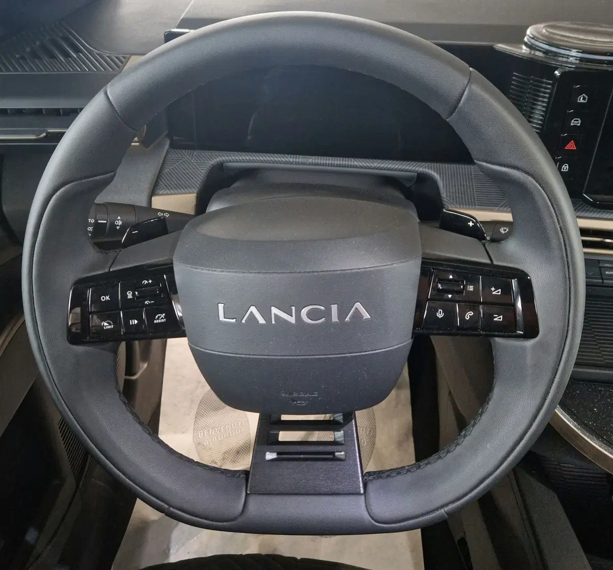 Lancia Ypsilon usata a Terni (12)