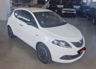 Lancia Ypsilon 1.0 FireFly 5 porte S&amp;S Hybrid Ecochic A. Ferretti del 2024 usata a Orvieto