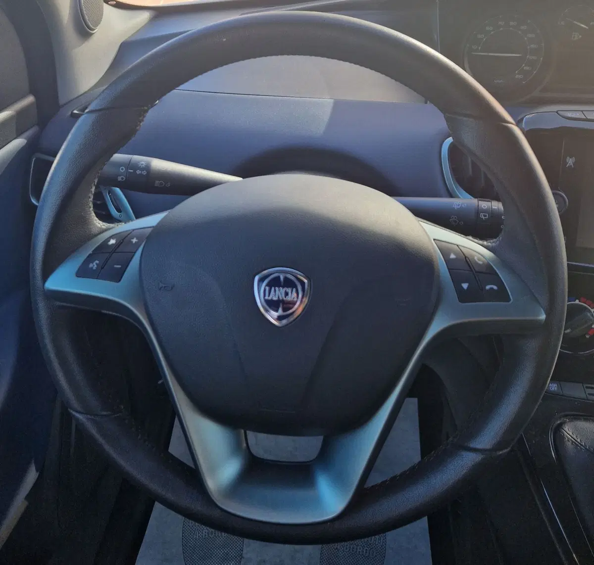 Lancia Ypsilon usata a Terni (11)
