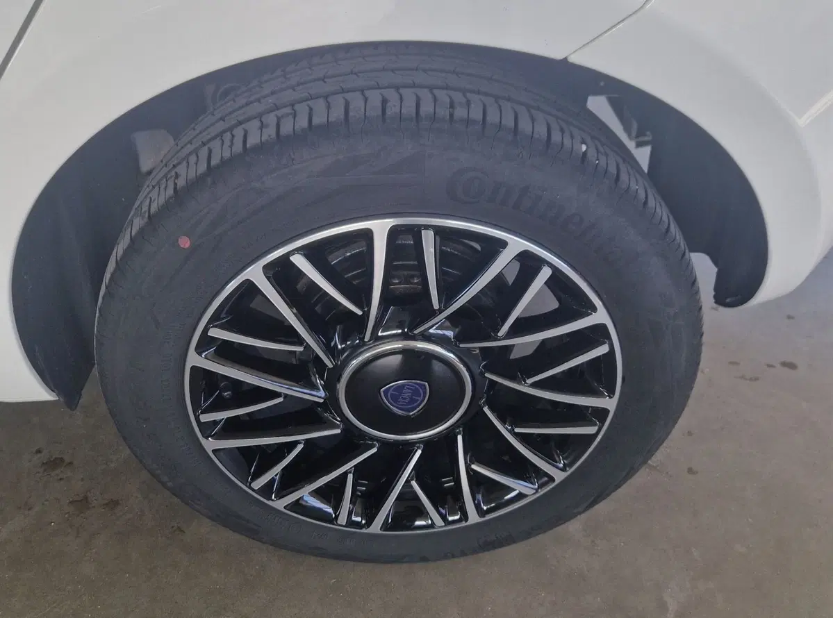 Lancia Ypsilon usata a Terni (14)