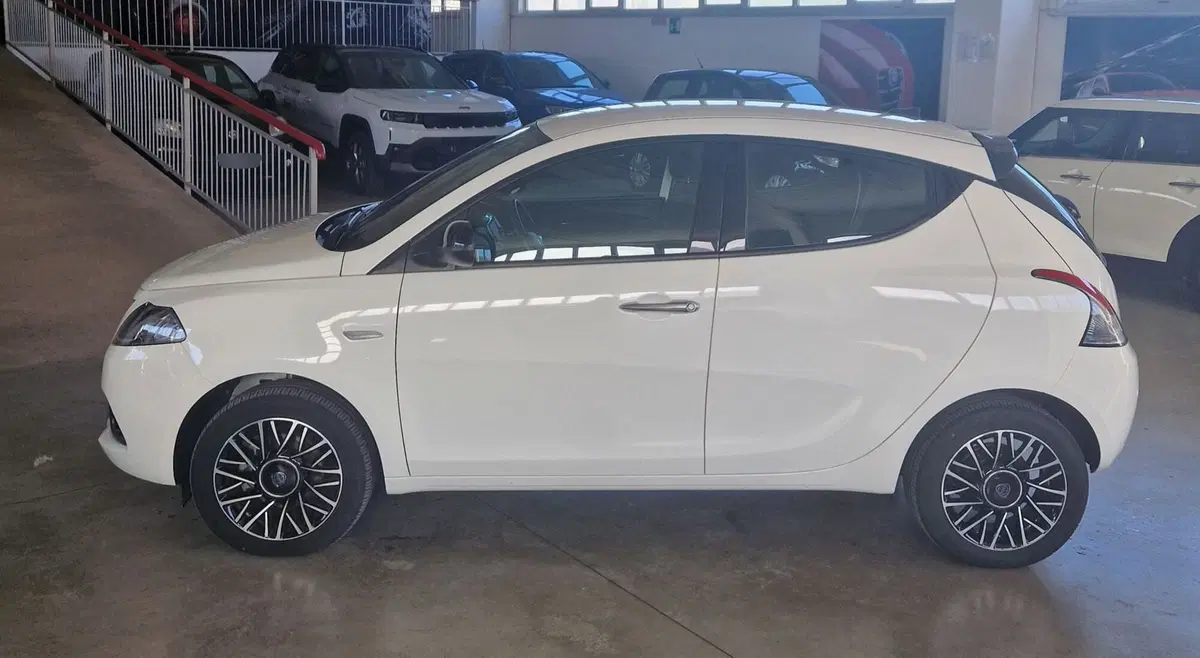 Lancia Ypsilon usata a Terni (3)