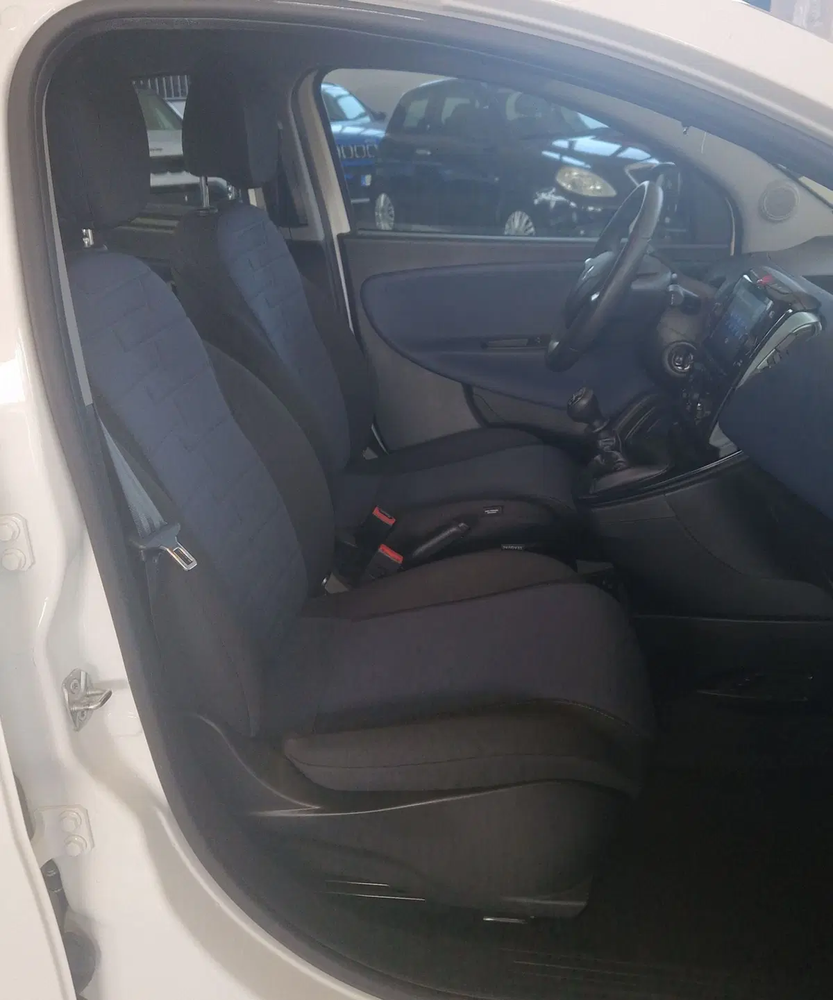 Lancia Ypsilon usata a Terni (8)