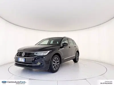 Volkswagen Tiguan 2.0 TDI SCR Life del 2022 usata a Albano Laziale