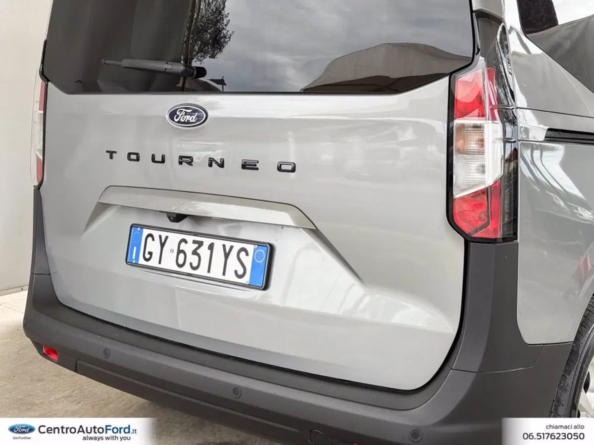 Ford Tourneo Courier usata a Roma (16)