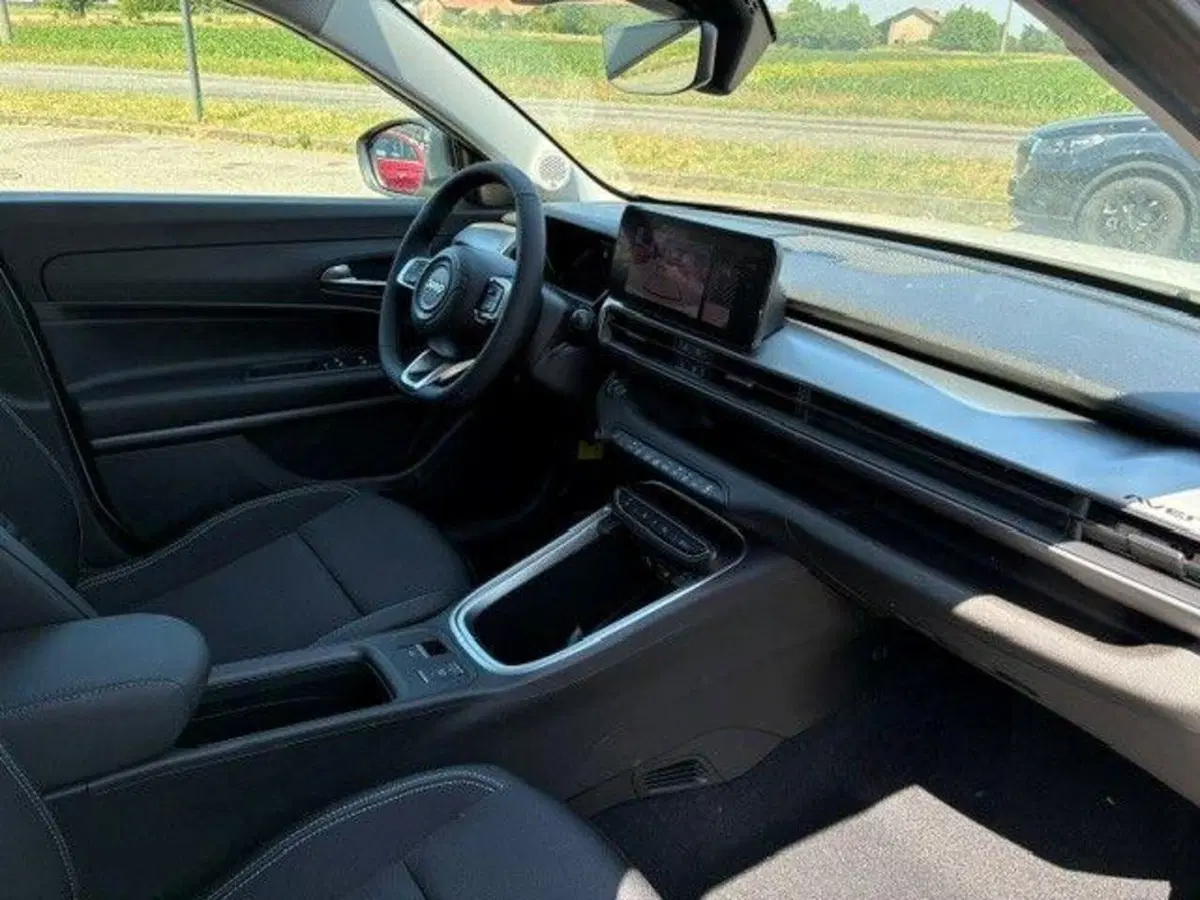 Jeep Avenger nuova a Milano (11)