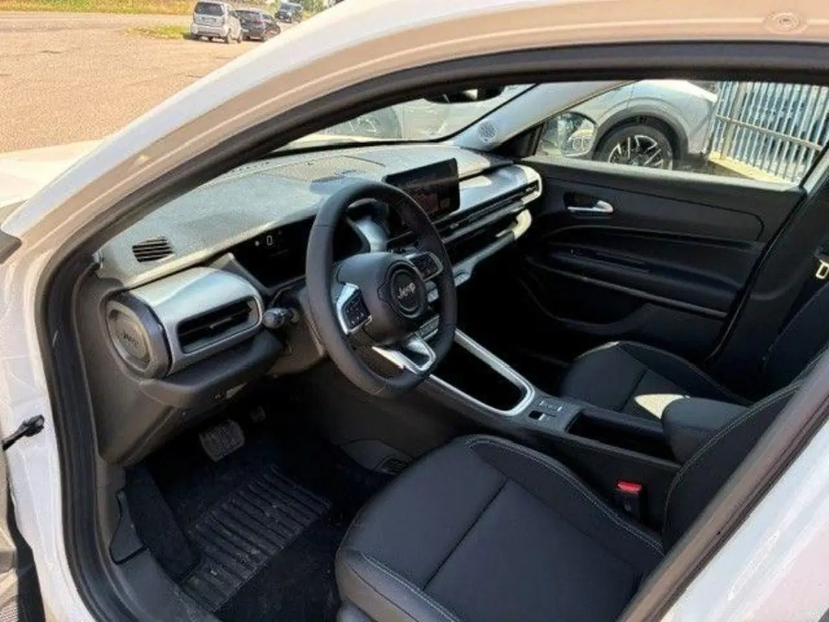 Jeep Avenger nuova a Milano (12)
