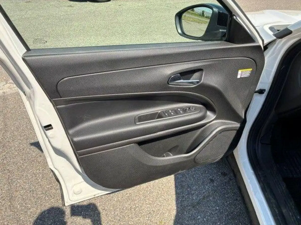 Jeep Avenger nuova a Milano (13)