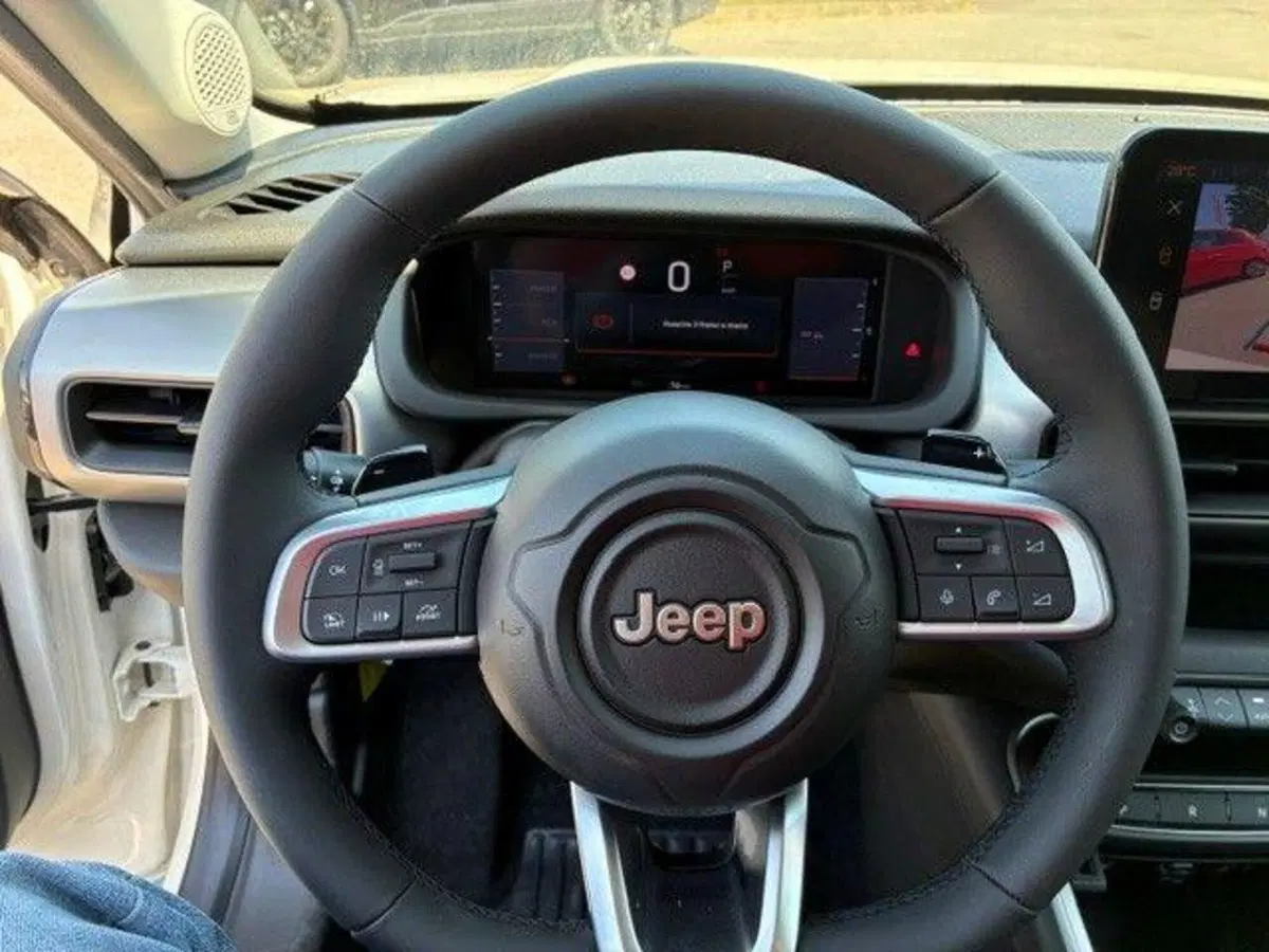 Jeep Avenger nuova a Milano (14)