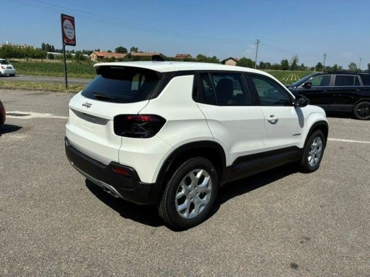 Jeep Avenger nuova a Milano (3)