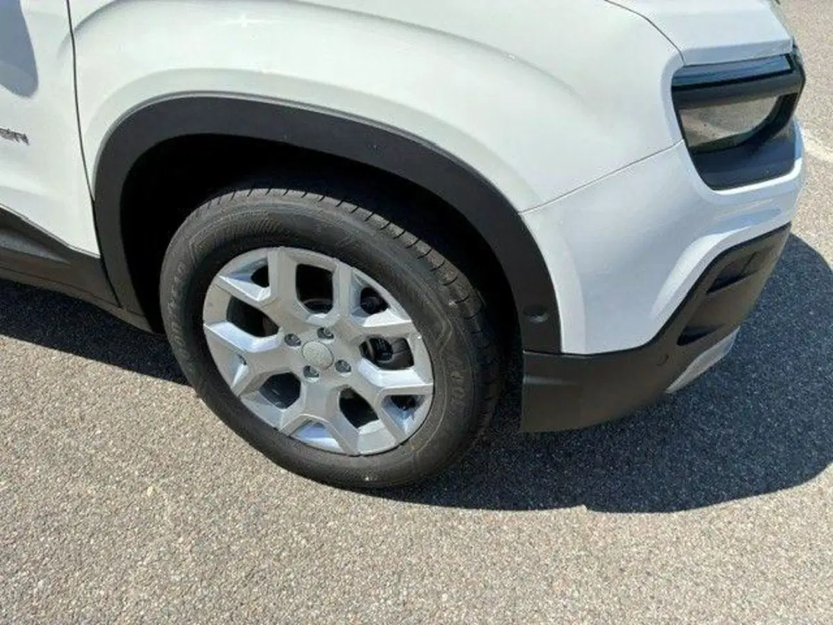 Jeep Avenger nuova a Milano (6)