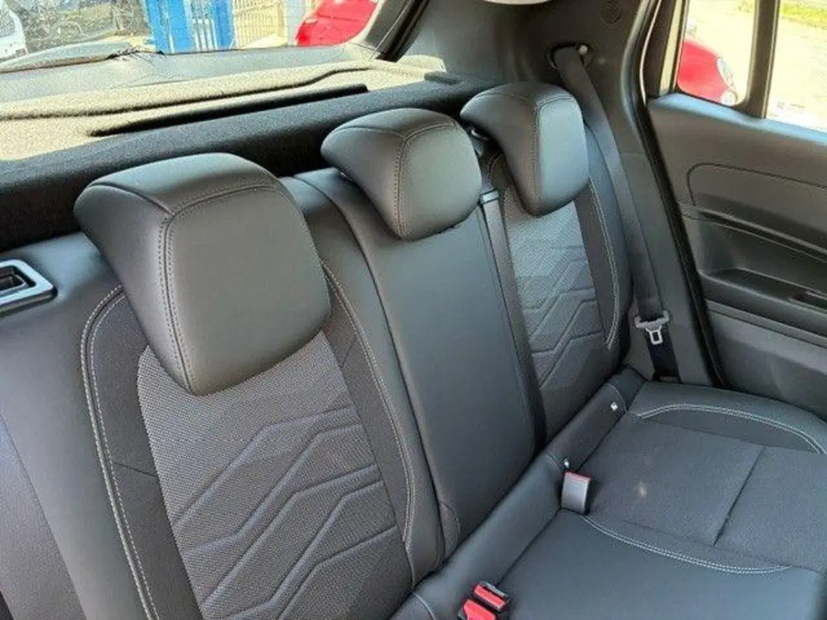 Jeep Avenger nuova a Milano (9)