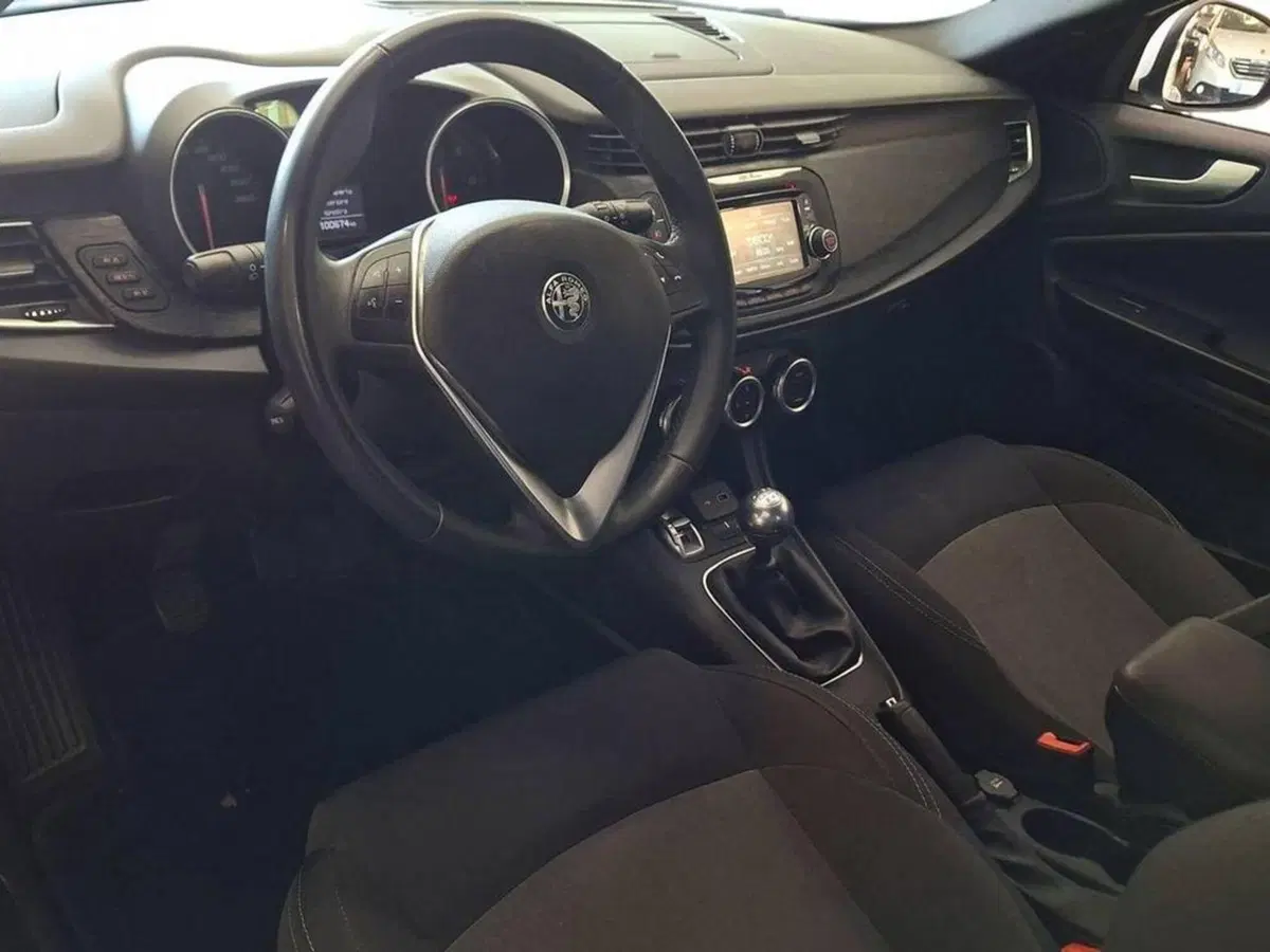 Alfa Romeo Giulietta usata a Torino (11)