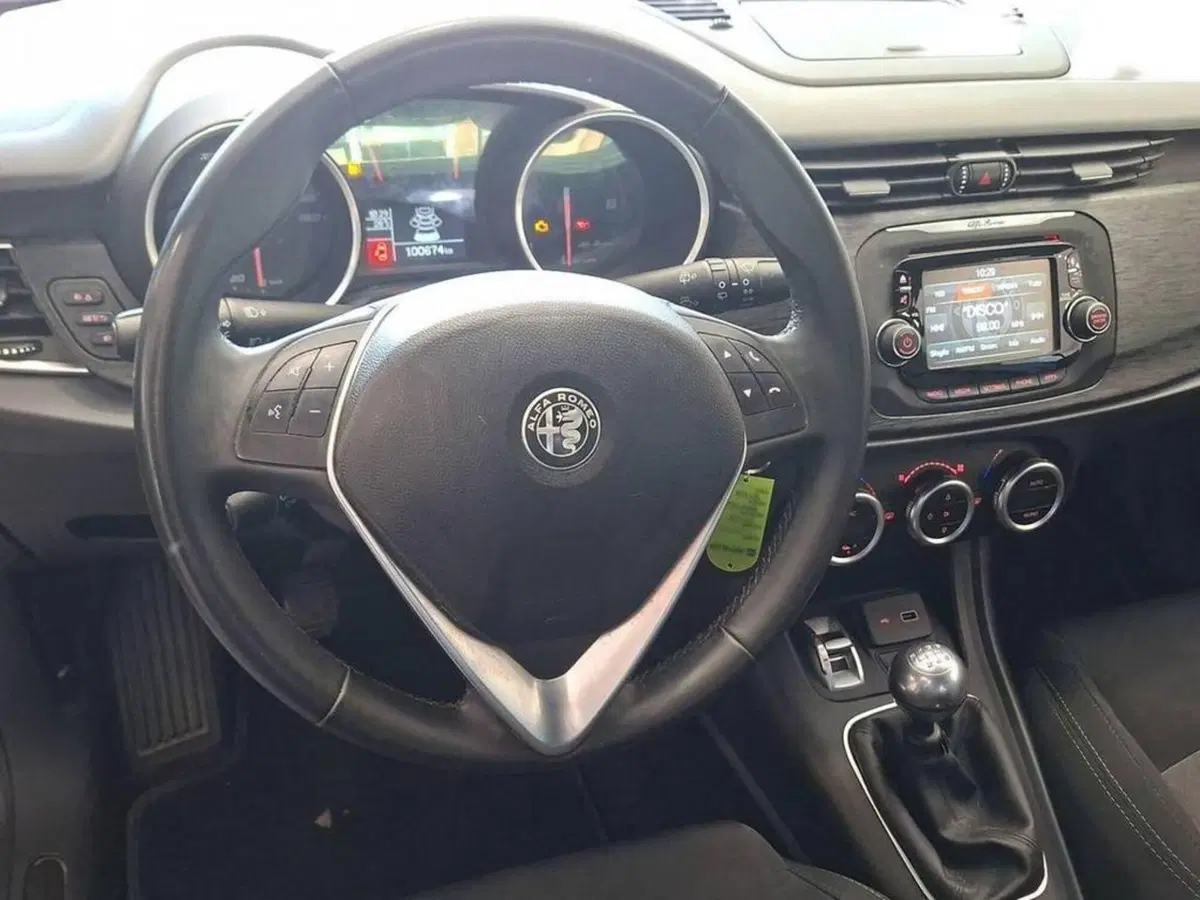 Alfa Romeo Giulietta usata a Torino (12)