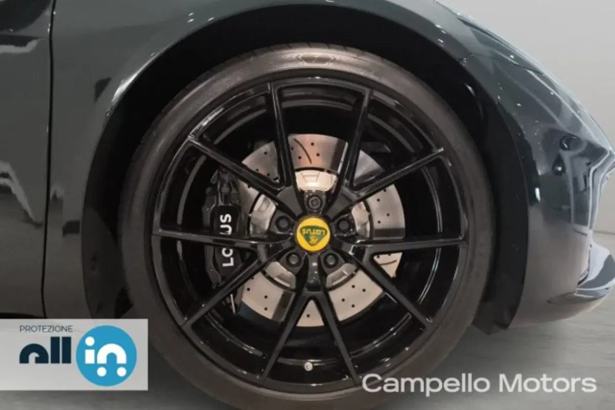 Lotus Emira usata a Venezia (11)