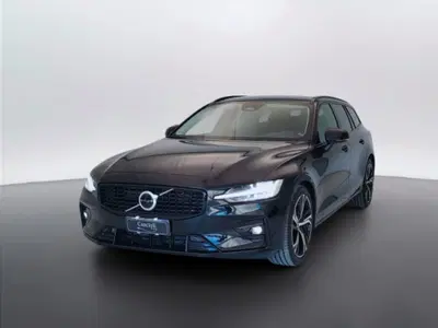 Volvo V60 2.0 b4 Plus Dark auto del 2024 usata a Mosciano Sant'Angelo