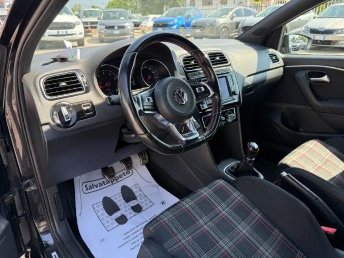 Volkswagen Polo usata a Lucca (9)