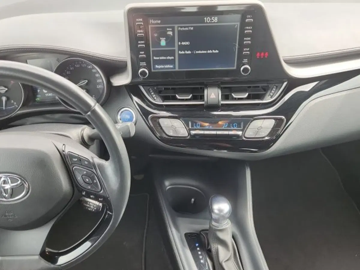 Toyota Toyota C-HR usata a Roma (9)