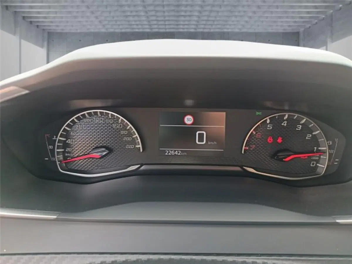 Peugeot 208 usata a Bari (16)