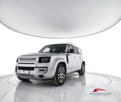 Land Rover Defender 110 3.0d i6 mhev X-Dynamic SE awd 250cv auto del 2023 usata a Corciano