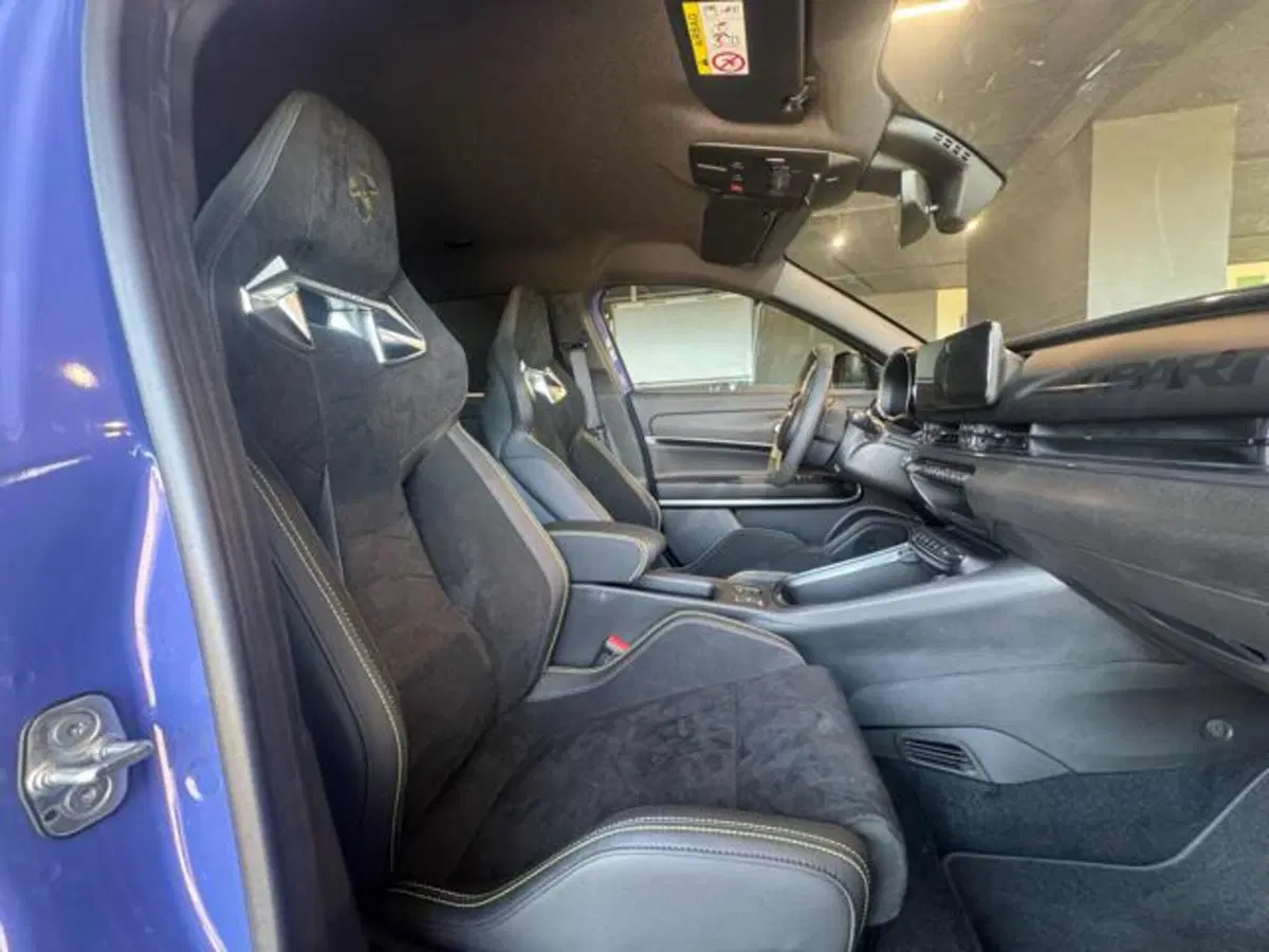 Abarth 600e nuova a Vercelli (10)