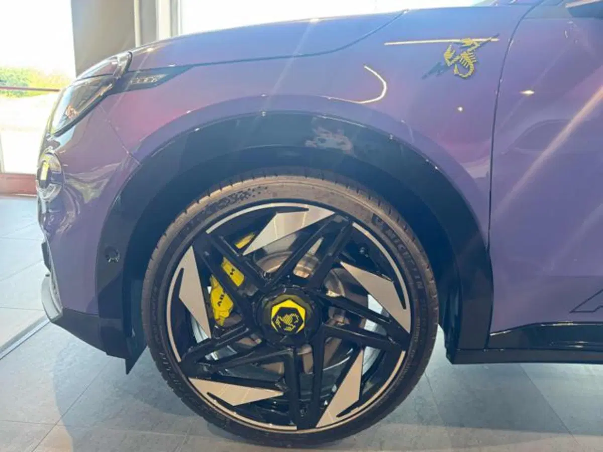 Abarth 600e nuova a Vercelli (16)