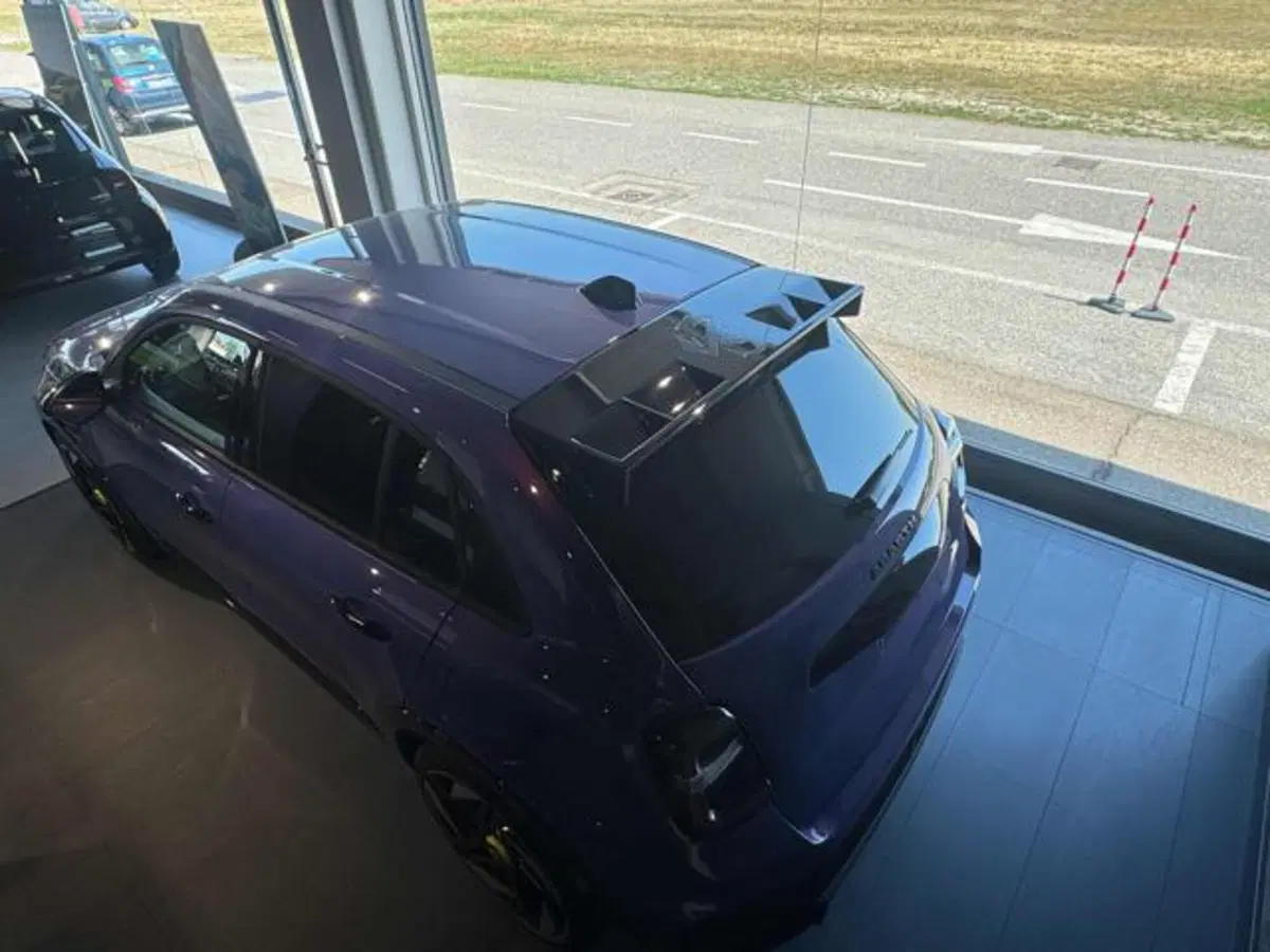 Abarth 600e nuova a Vercelli (17)
