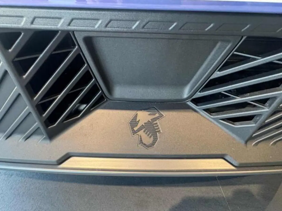 Abarth 600e nuova a Vercelli (18)