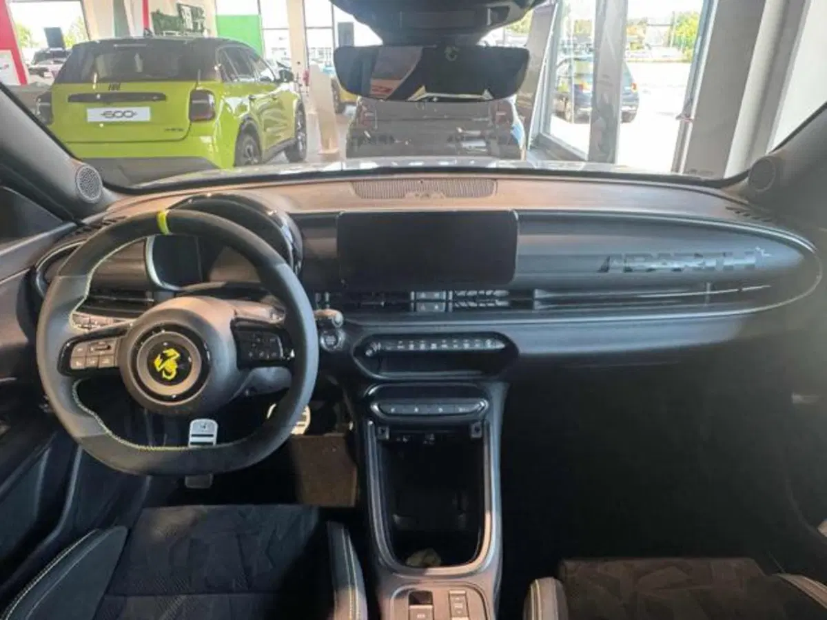Abarth 600e nuova a Vercelli (9)