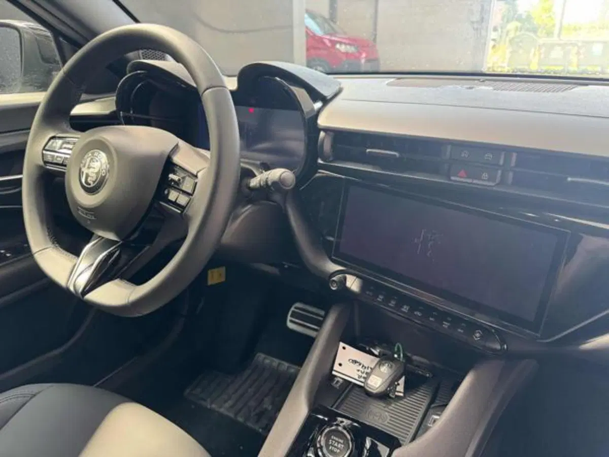 Alfa Romeo Junior nuova a Vercelli (16)