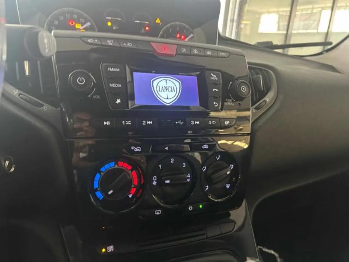 Lancia Ypsilon usata a Vercelli (15)