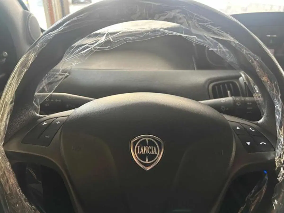 Lancia Ypsilon usata a Vercelli (16)