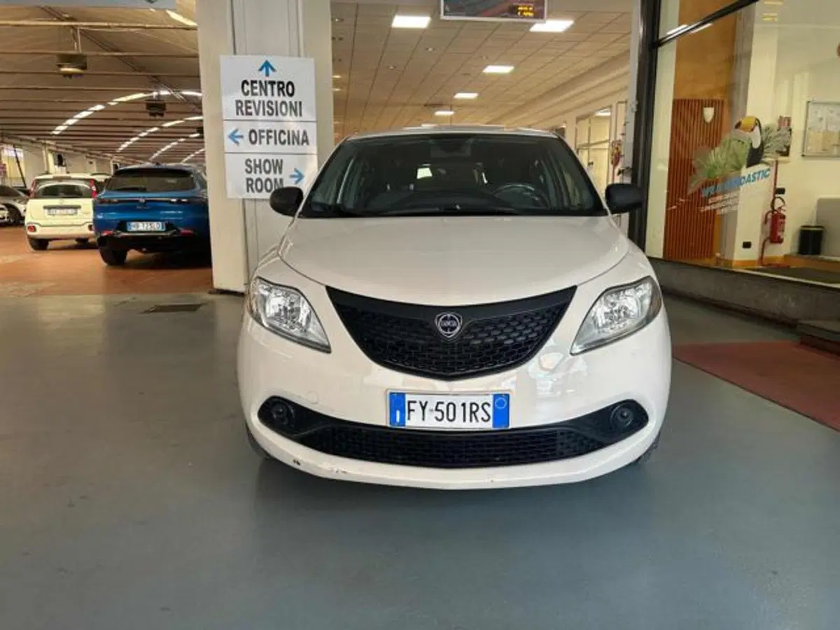 Lancia Ypsilon usata a Vercelli (2)