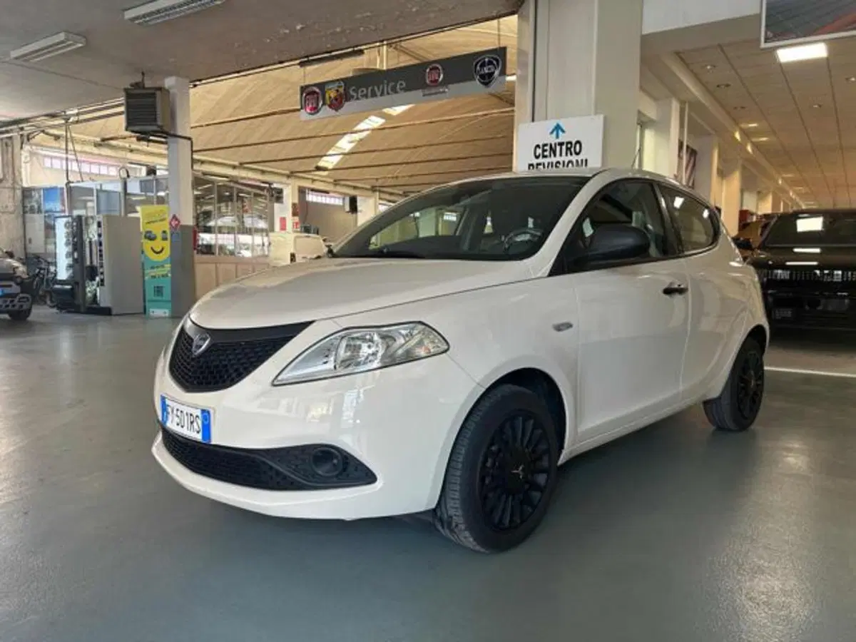 Lancia Ypsilon usata a Vercelli (3)