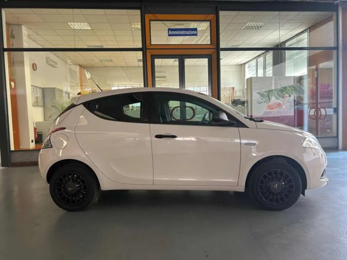 Lancia Ypsilon usata a Vercelli (4)