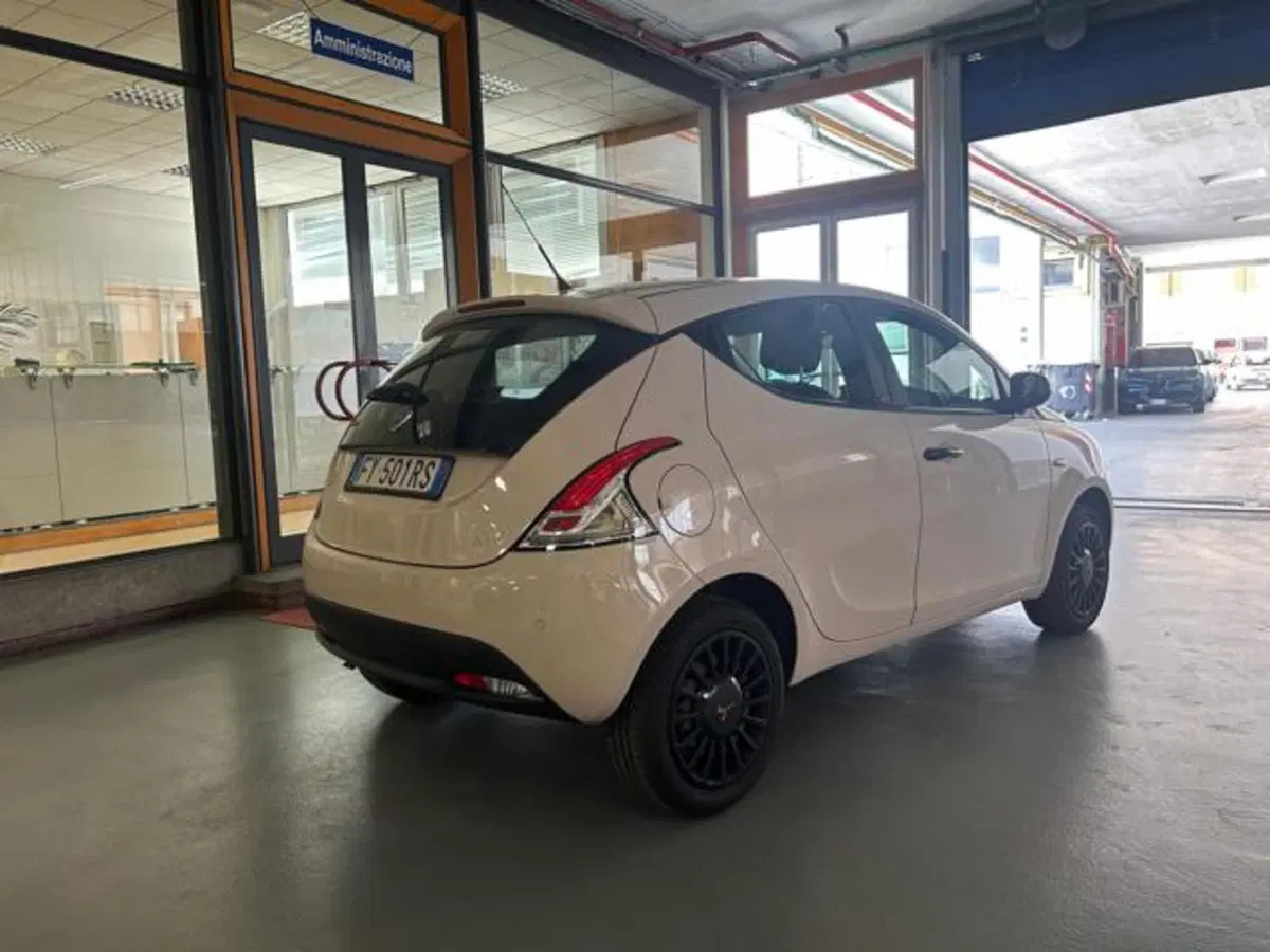 Lancia Ypsilon usata a Vercelli (6)