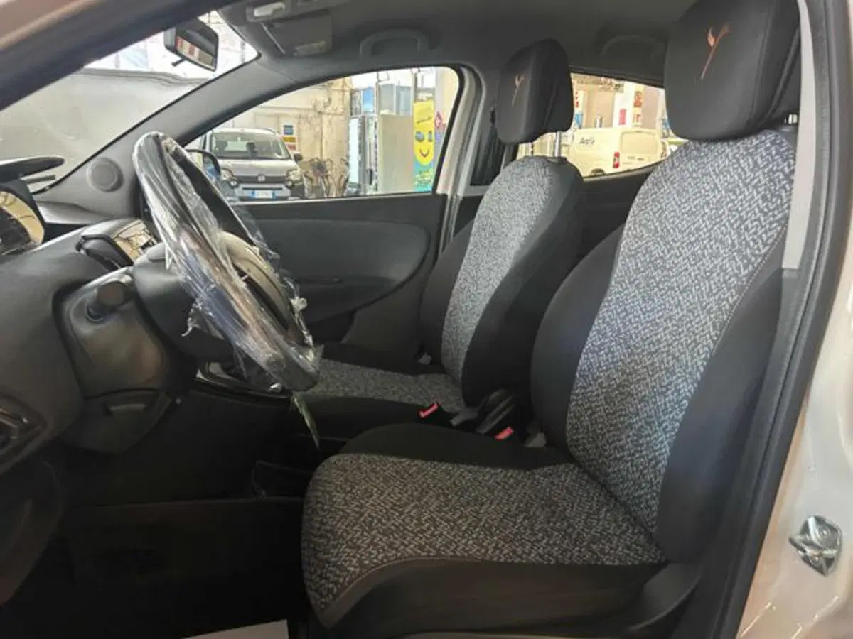 Lancia Ypsilon usata a Vercelli (8)