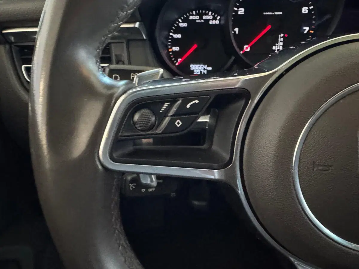 Porsche Macan usata a Varese (12)