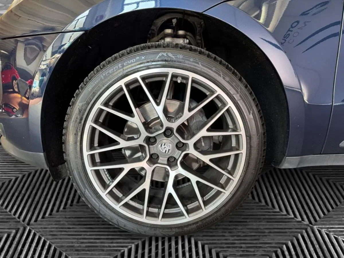 Porsche Macan usata a Varese (4)
