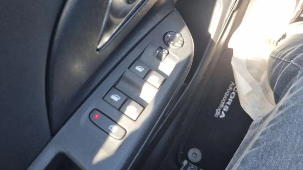Opel Corsa usata a Savona (7)