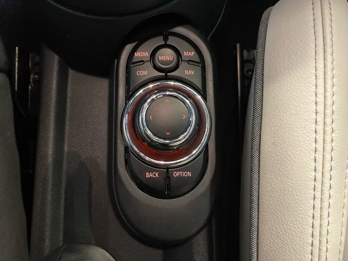 MINI Mini Cabrio usata a Torino (13)