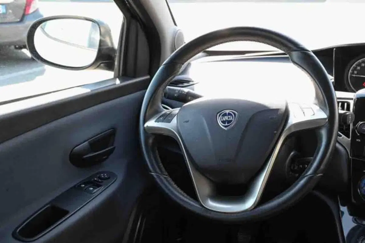 Lancia Ypsilon usata a Torino (11)