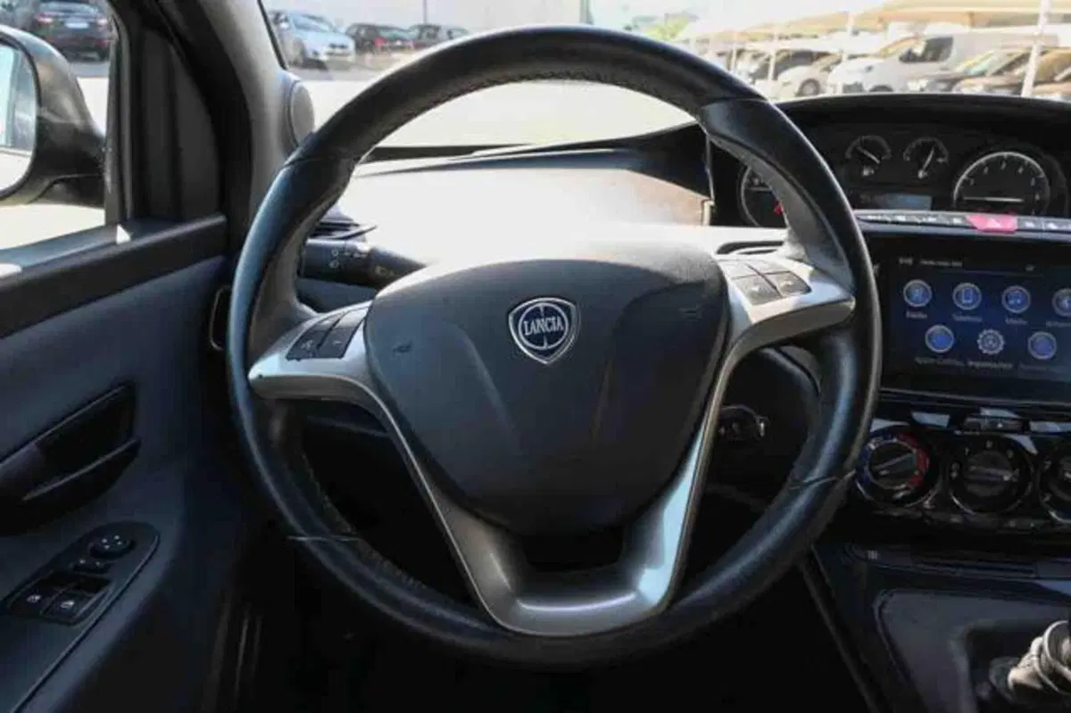 Lancia Ypsilon usata a Torino (15)