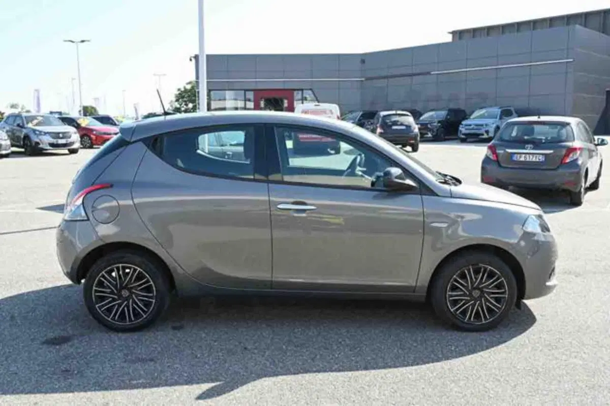 Lancia Ypsilon usata a Torino (17)