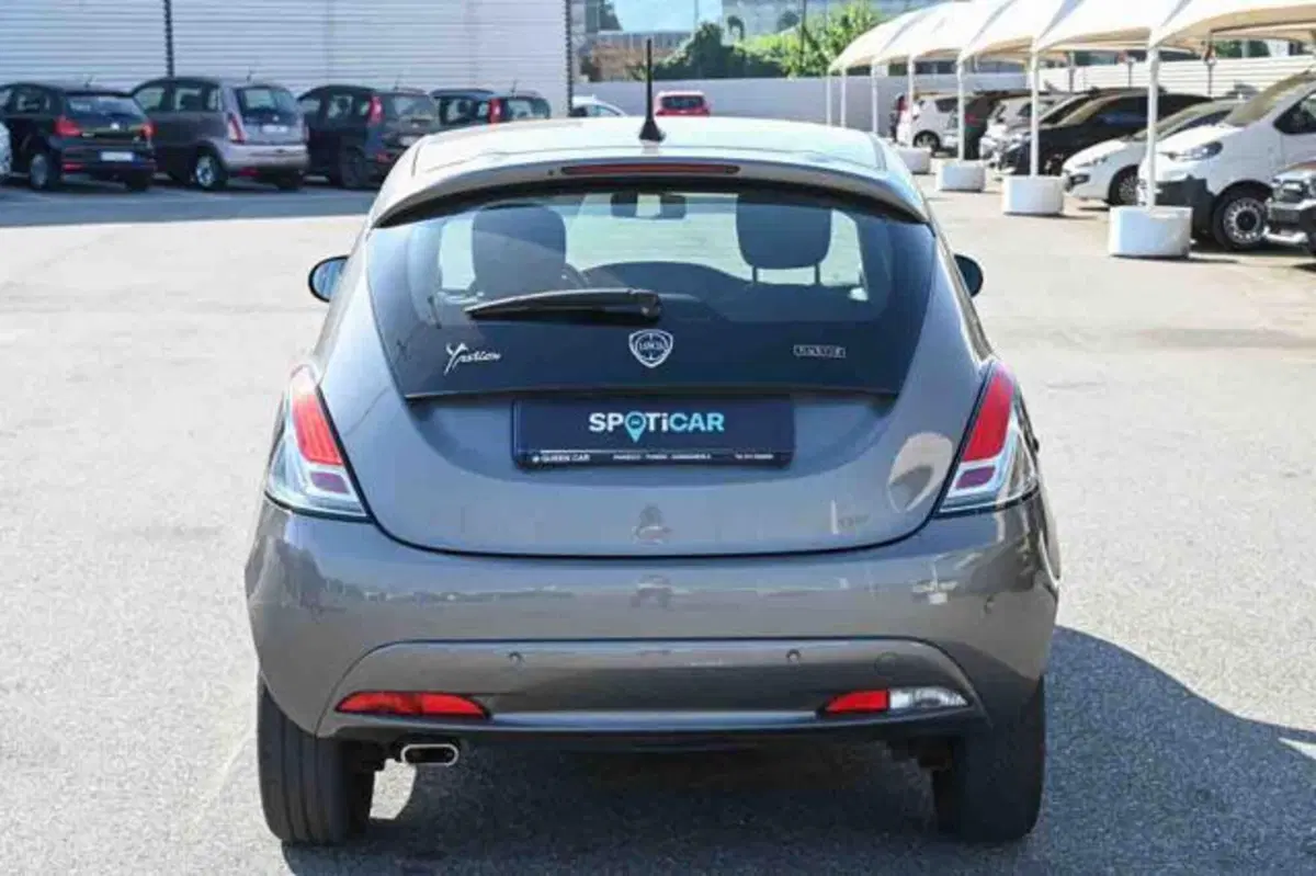 Lancia Ypsilon usata a Torino (18)