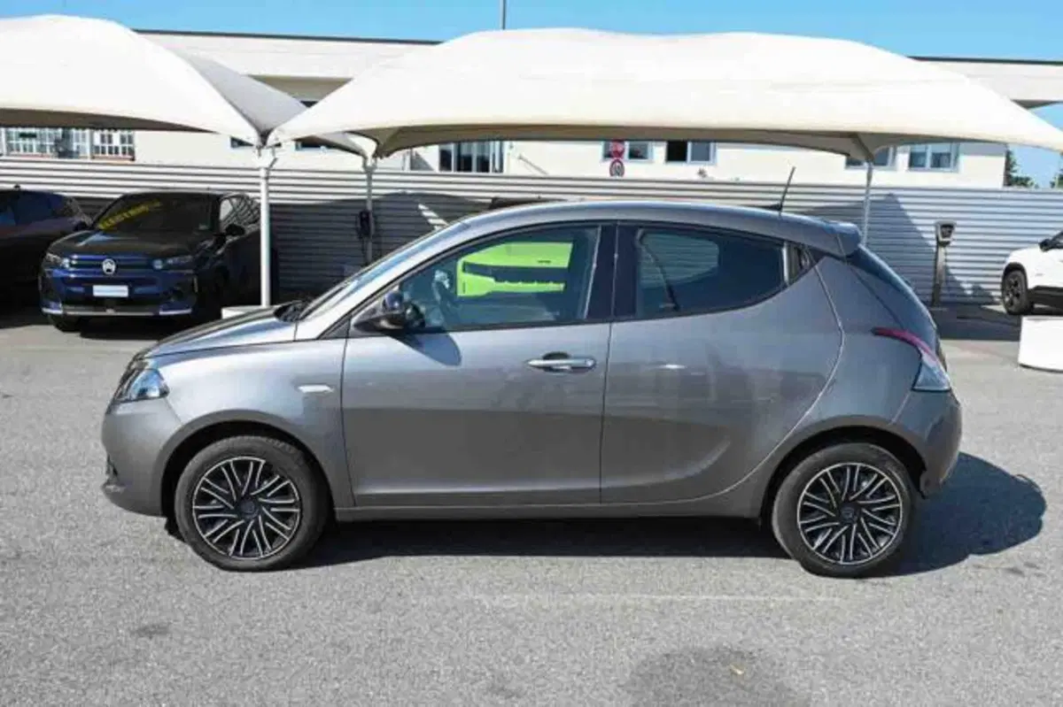 Lancia Ypsilon usata a Torino (19)